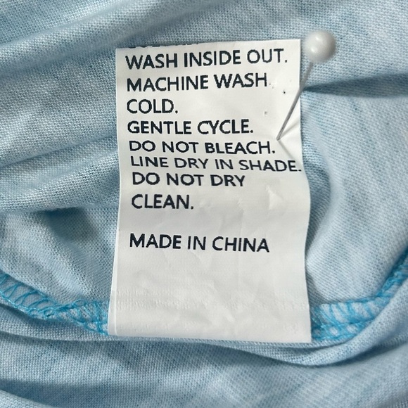 Blue Graphic Butterfly “Let it Bee” Women's VNeck Top. Size 3X - Picture 6 of 6